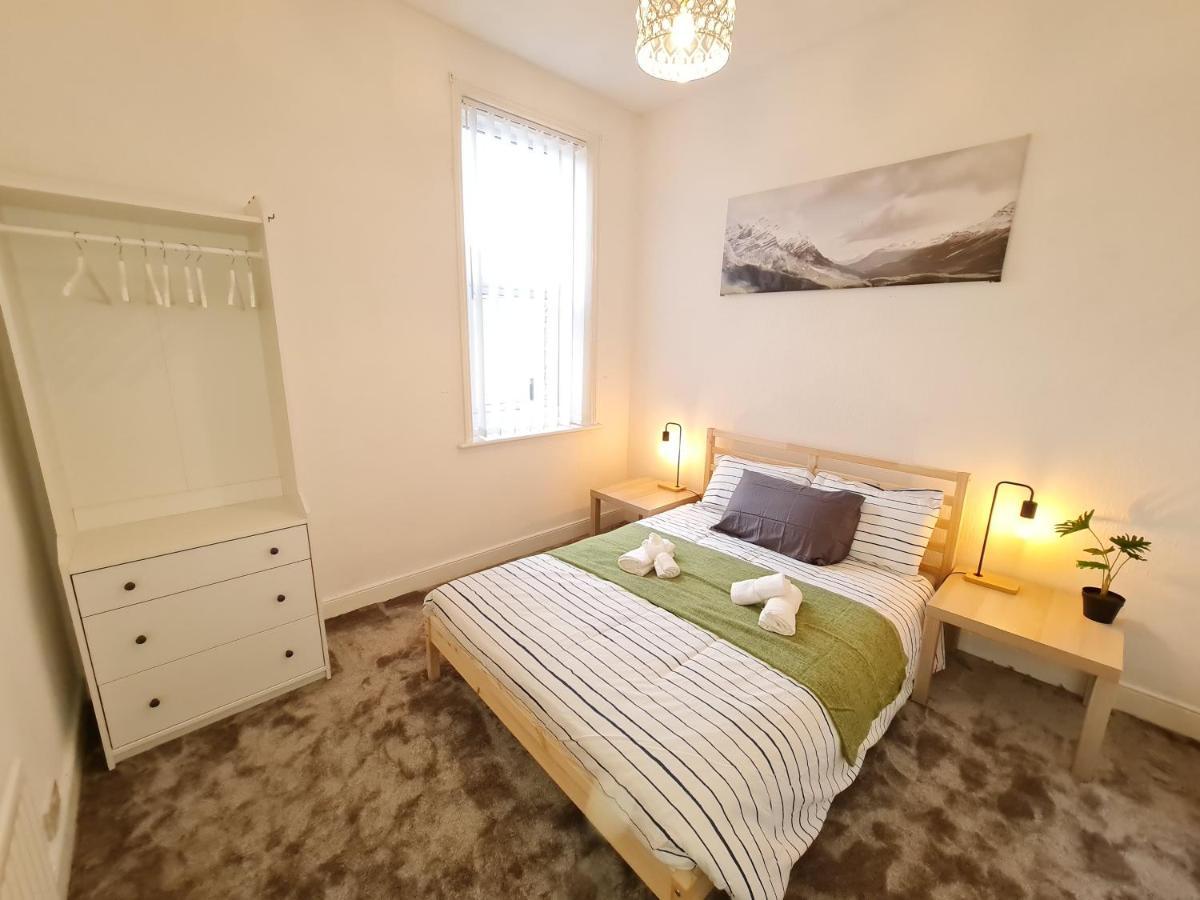 Large 3 Bed Flat, Free Parking Apartment Newcastle upon Tyne Exterior photo