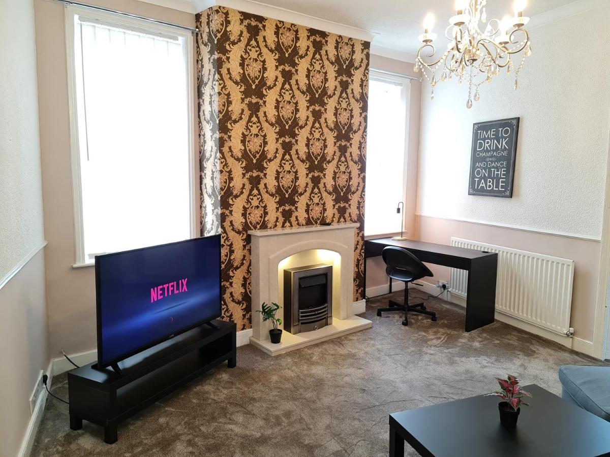 Large 3 Bed Flat, Free Parking Apartment Newcastle upon Tyne Exterior photo
