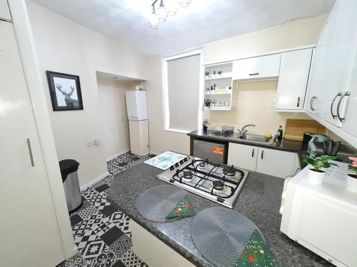 Large 3 Bed Flat, Free Parking Apartment Newcastle upon Tyne Exterior photo